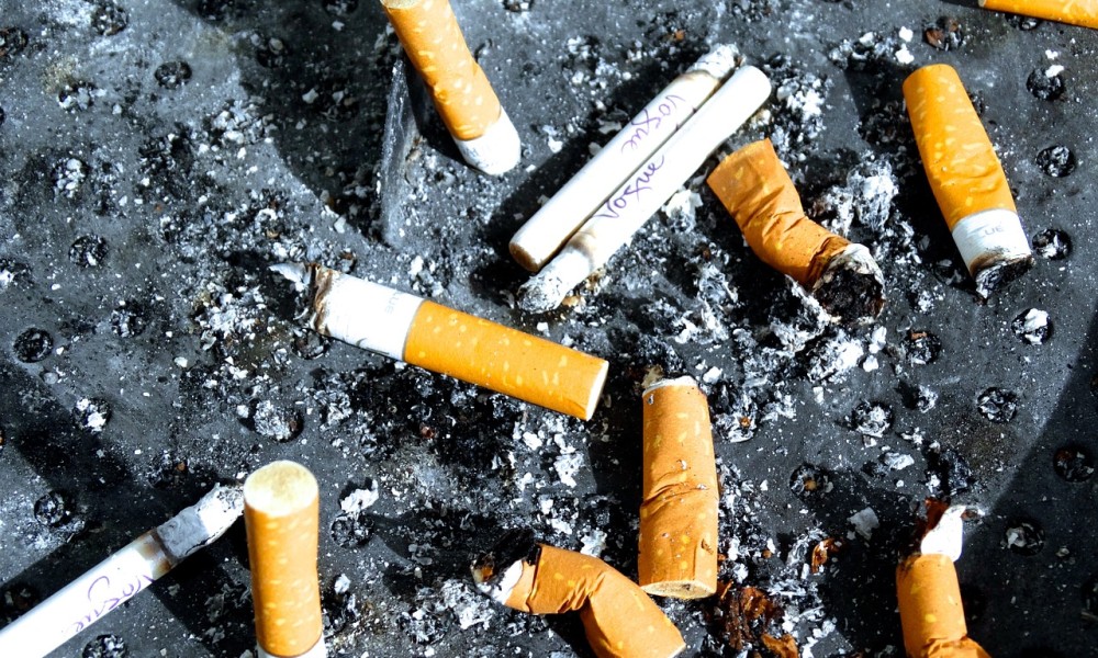 Pykanie papierosów jest pewnym z z większym natężeniem zgubnych nałogów