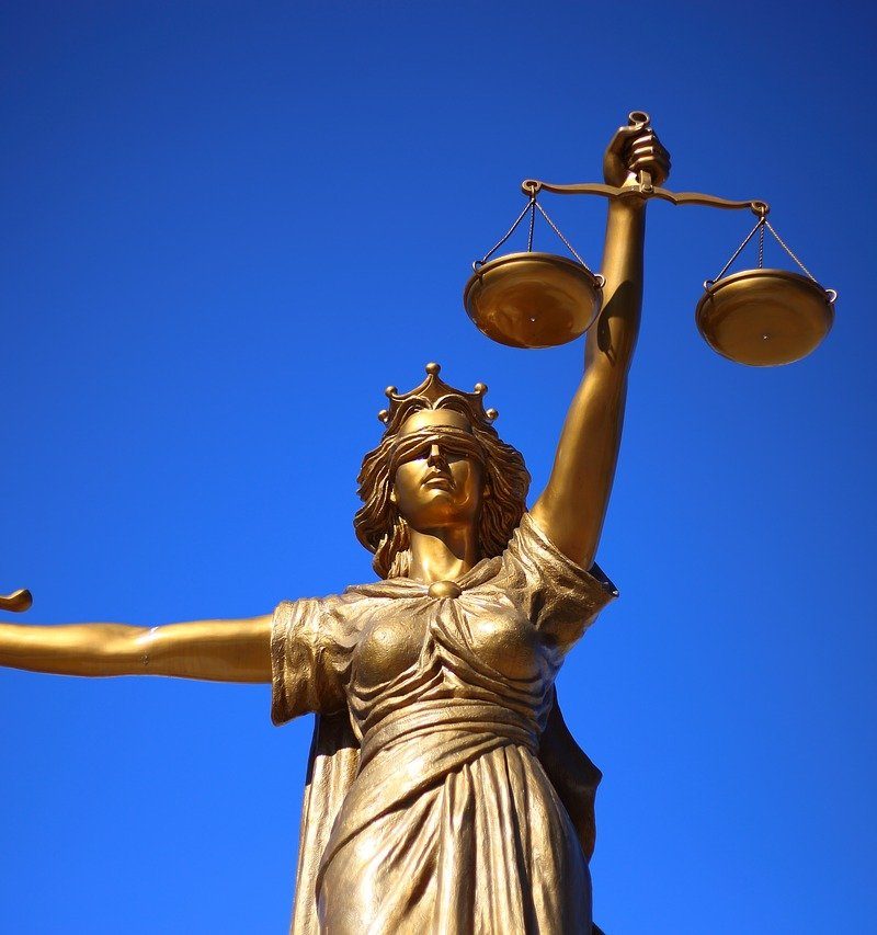 W czym potrafi nam wspomóc radca prawny? W których sytuacjach i w jakich dziedzinach prawa pomoże nam radca prawny?